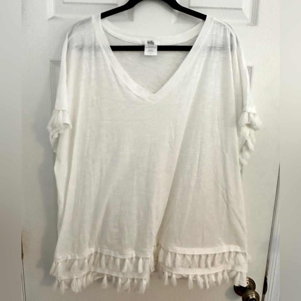White plus size tee with tassel details 2x